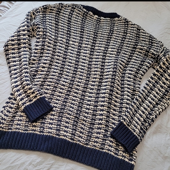 Vince Womens Size Small Oversized, Dropped Shoulder, Blue and Cream 100% cotton - Picture 2 of 8